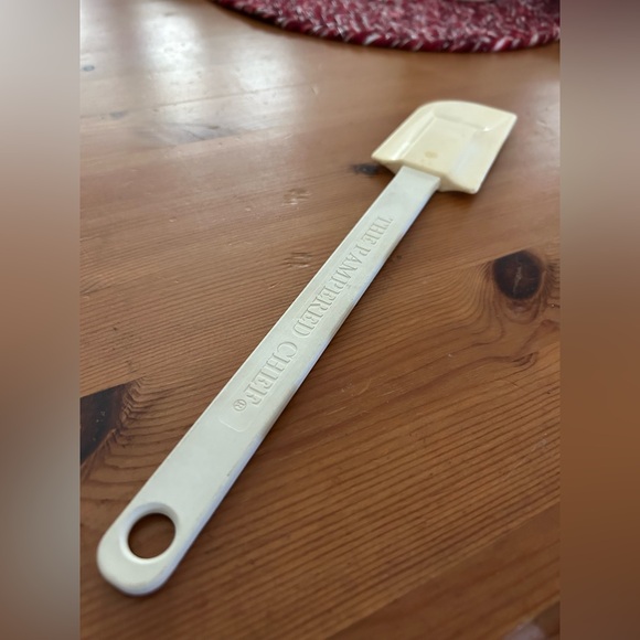 The Pampered Chef Classic Scraper - Picture 4 of 5